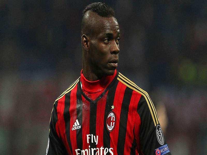 Cầu thủ Balotelli với tính cách thích nổi loạn