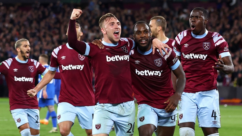 Câu lạc bộ bóng đá West Ham United, búa tạ của giải Ngoại Hạng Anh 1 Câu lạc bộ bóng đá West Ham United, búa tạ của giải Ngoại Hạng Anh