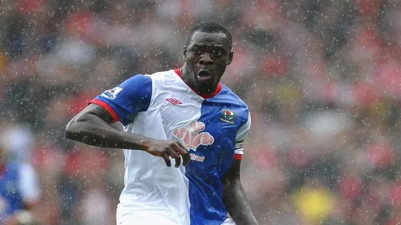 Chris Samba cũng nổi bật với sức khỏe của mình khi chơi bóng tại Ngoại Hạng Anh Chris Samba cũng nổi bật với sức khỏe của mình khi chơi bóng tại Ngoại Hạng Anh