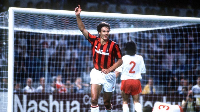 Marco Van Basten đã đánh dấu cầu thủ có cú poker đầu tiên trong lịch sử