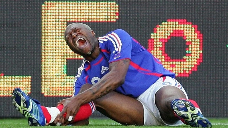 Thứ ngăn cản cầu thủ Djibril Cisse trở thành cầu thủ tài năng chính là chấn thương Thứ ngăn cản cầu thủ Djibril Cisse trở thành cầu thủ tài năng chính là chấn thương