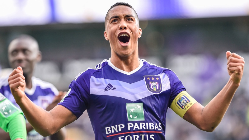 Cầu thủ Youri Tielemans xứng danh là thần đồng của bóng đá Bỉ Cầu thủ Youri Tielemans xứng danh là thần đồng của bóng đá Bỉ