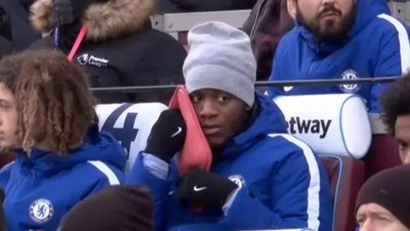 Dù ở bất cứ đâu, cầu thủ Michy Batshuayi cũng thường xuyên phải dự bị Dù ở bất cứ đâu, cầu thủ Michy Batshuayi cũng thường xuyên phải dự bị