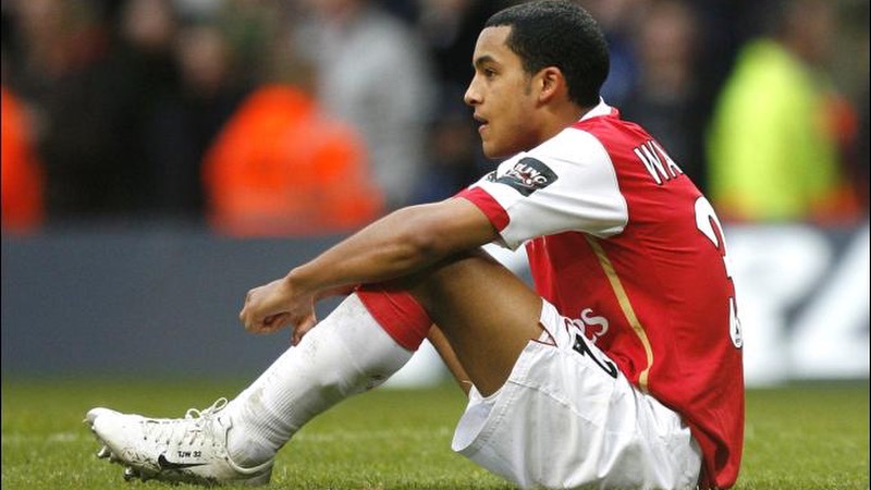 Trong mắt người hâm mộ, cầu thủ Theo Walcott vẫn mãi là đứa trẻ không thể lớn Trong mắt người hâm mộ, cầu thủ Theo Walcott vẫn mãi là đứa trẻ không thể lớn