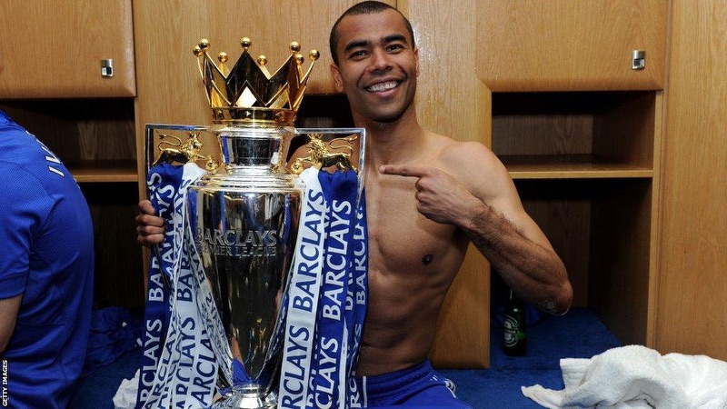 Khó có thể phủ nhận cầu thủ Ashley Cole là tượng đài thực sự của giải đấu nước Anh Khó có thể phủ nhận cầu thủ Ashley Cole là tượng đài thực sự của giải đấu nước Anh