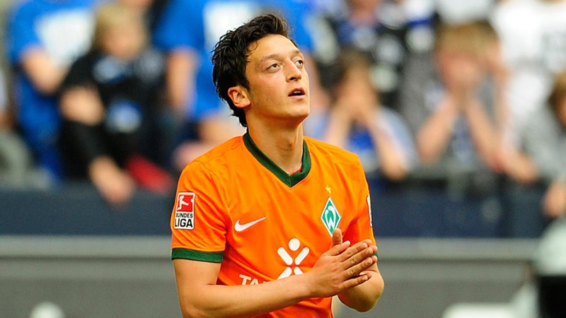 Cầu thủ Mesut Ozil thể hiện được tài năng từ rất sớm Cầu thủ Mesut Ozil thể hiện được tài năng từ rất sớm