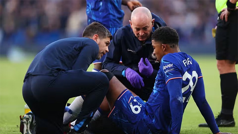 Nhưng đến Chelsea, những gì cái tên này đối mặt là những chấn thương
